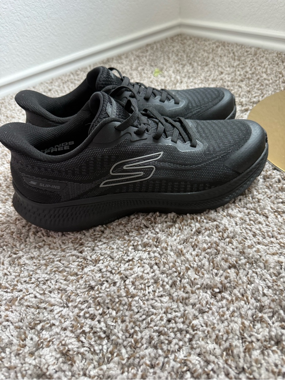 Skechers Men's Black Athletic Slip-on Handsfree Walking Sneakers